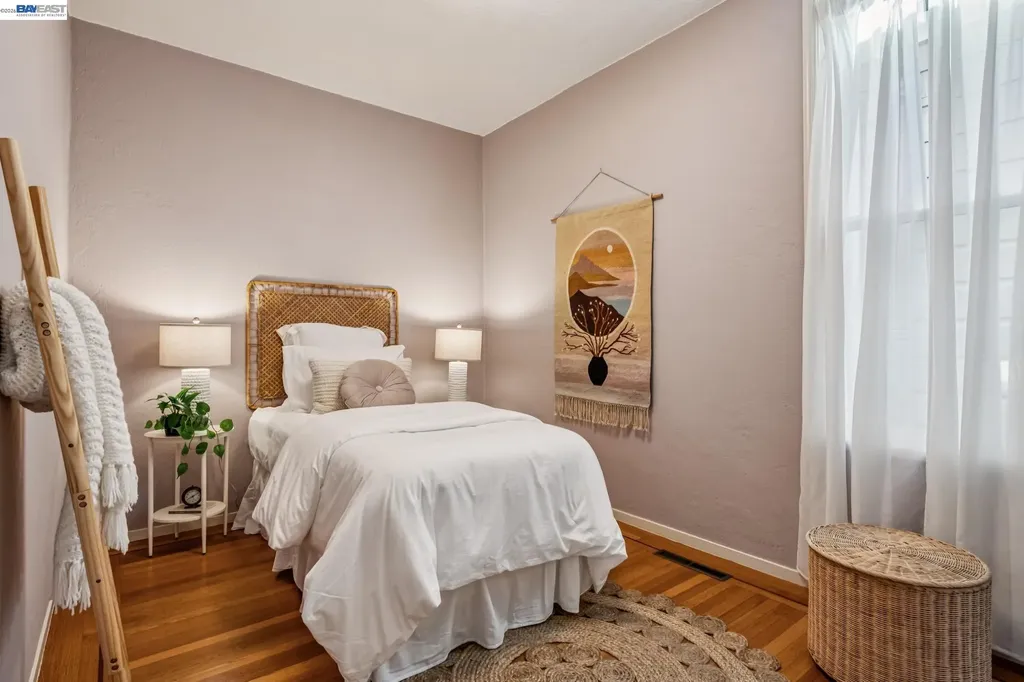 467 Santa Clara Avenue Alameda CA 94501
