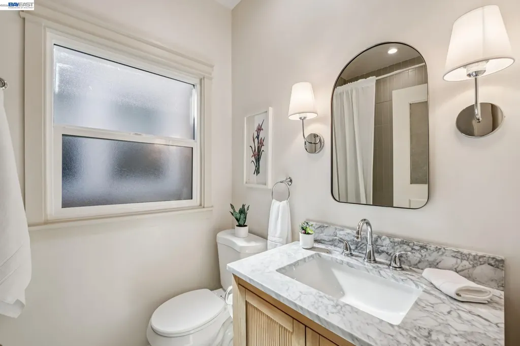 467 Santa Clara Avenue Alameda CA 94501