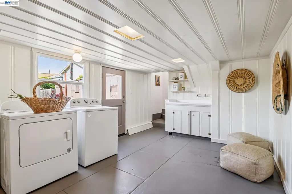 467 Santa Clara Avenue Alameda CA 94501