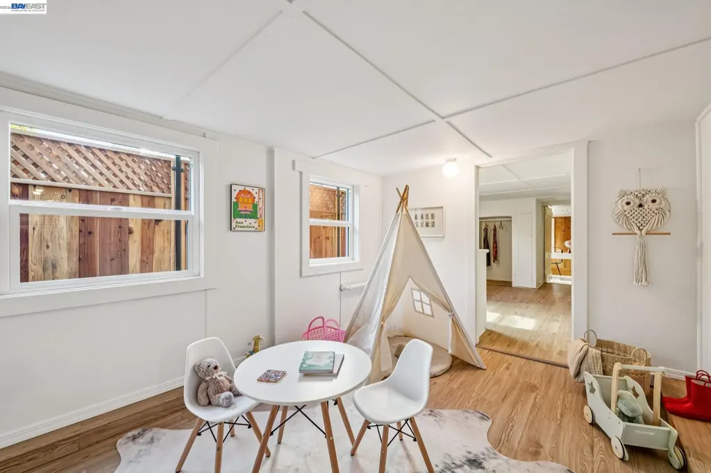 467 Santa Clara Avenue Alameda CA 94501