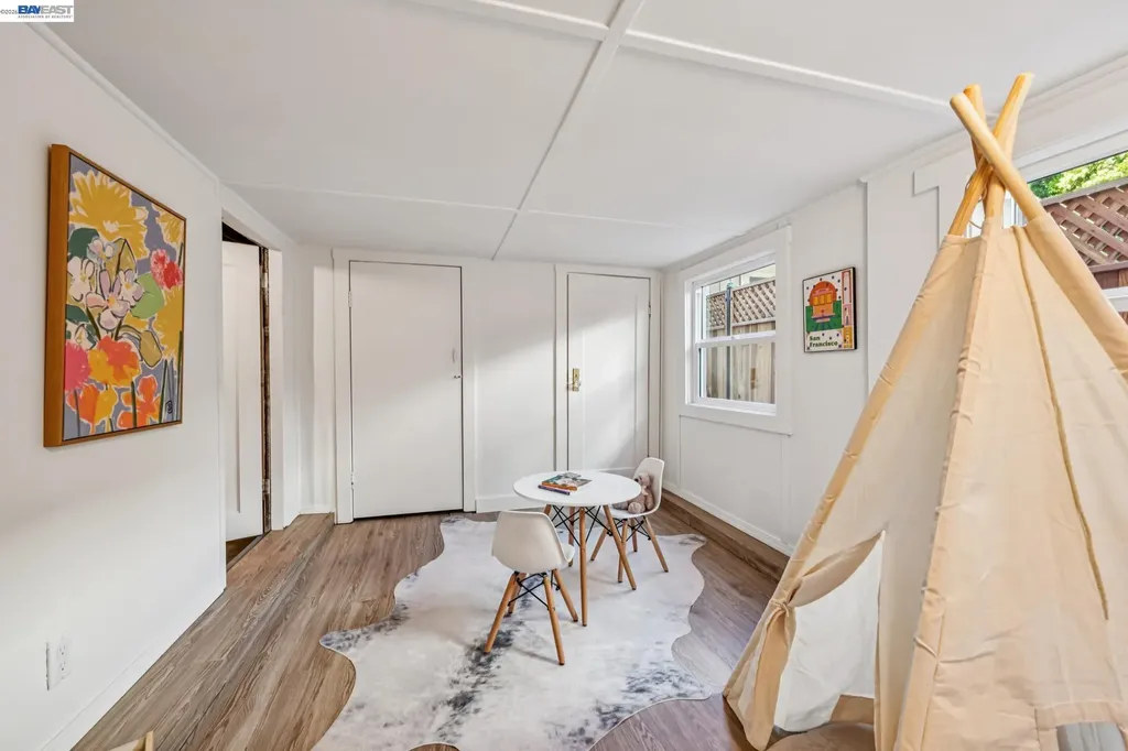 467 Santa Clara Avenue Alameda CA 94501