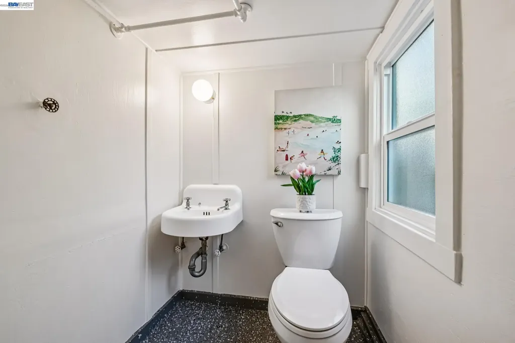 467 Santa Clara Avenue Alameda CA 94501
