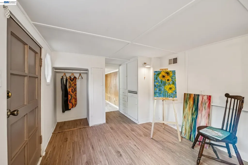 467 Santa Clara Avenue Alameda CA 94501
