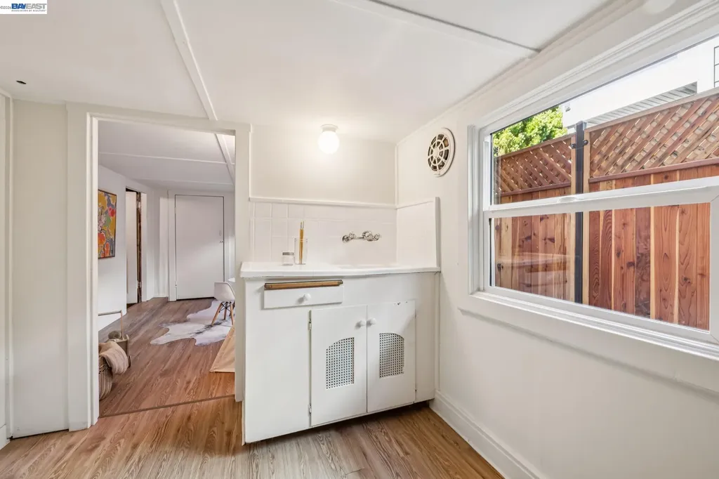467 Santa Clara Avenue Alameda CA 94501