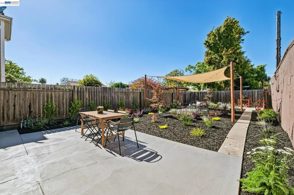 467 Santa Clara Avenue Alameda CA 94501
