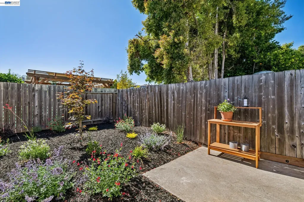 467 Santa Clara Avenue Alameda CA 94501