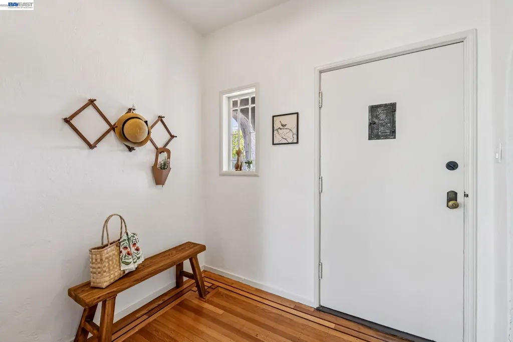 467 Santa Clara Avenue Alameda CA 94501