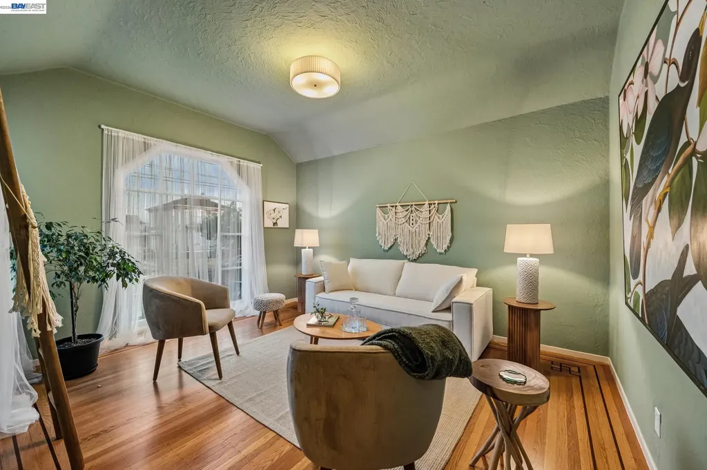 467 Santa Clara Avenue Alameda CA 94501