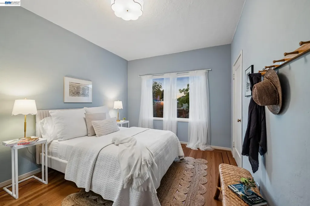 467 Santa Clara Avenue Alameda CA 94501