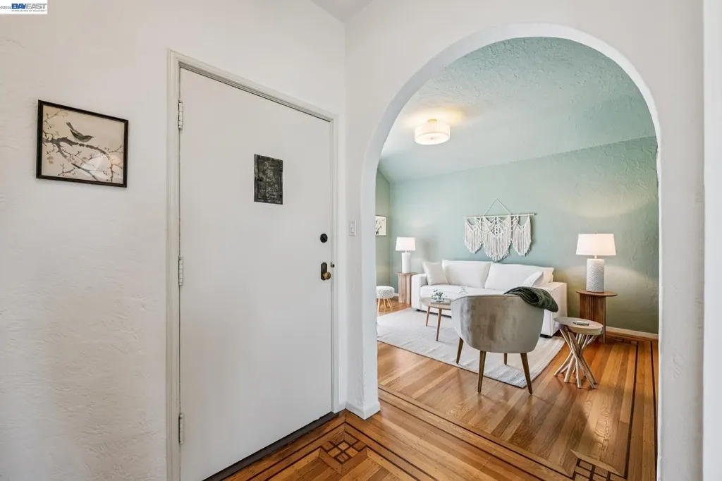 467 Santa Clara Avenue Alameda CA 94501
