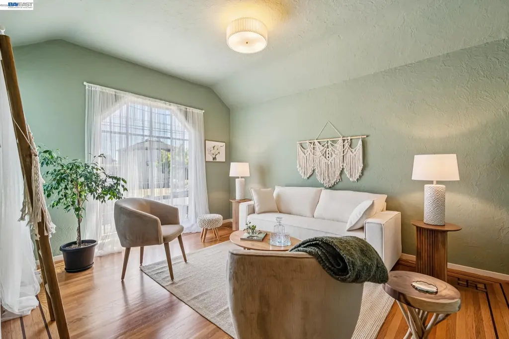 467 Santa Clara Avenue Alameda CA 94501