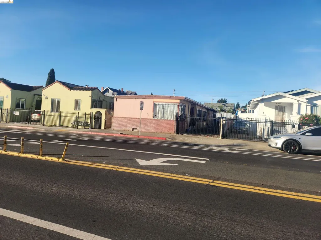 5116 Bancroft Avenue Oakland CA 94601