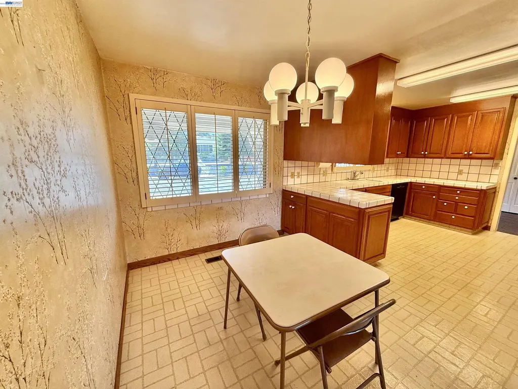 2164 Lakeview Drive San Leandro CA 94577