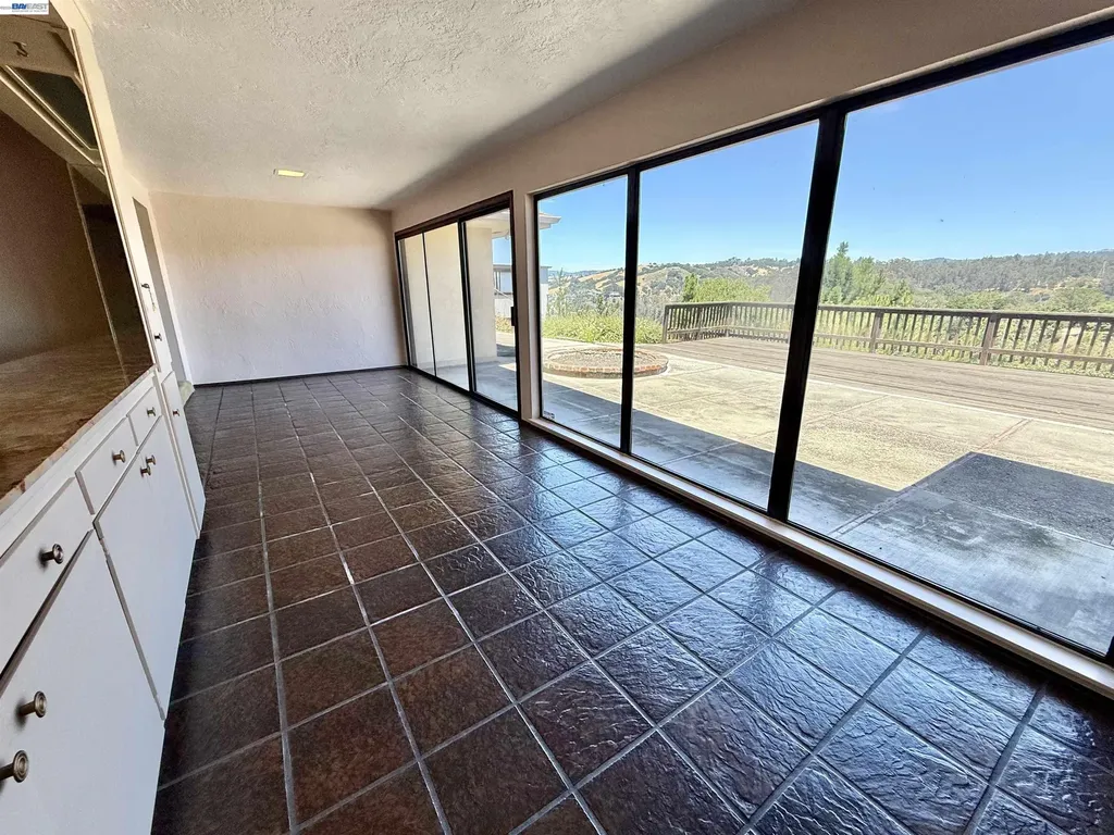 2164 Lakeview Drive San Leandro CA 94577