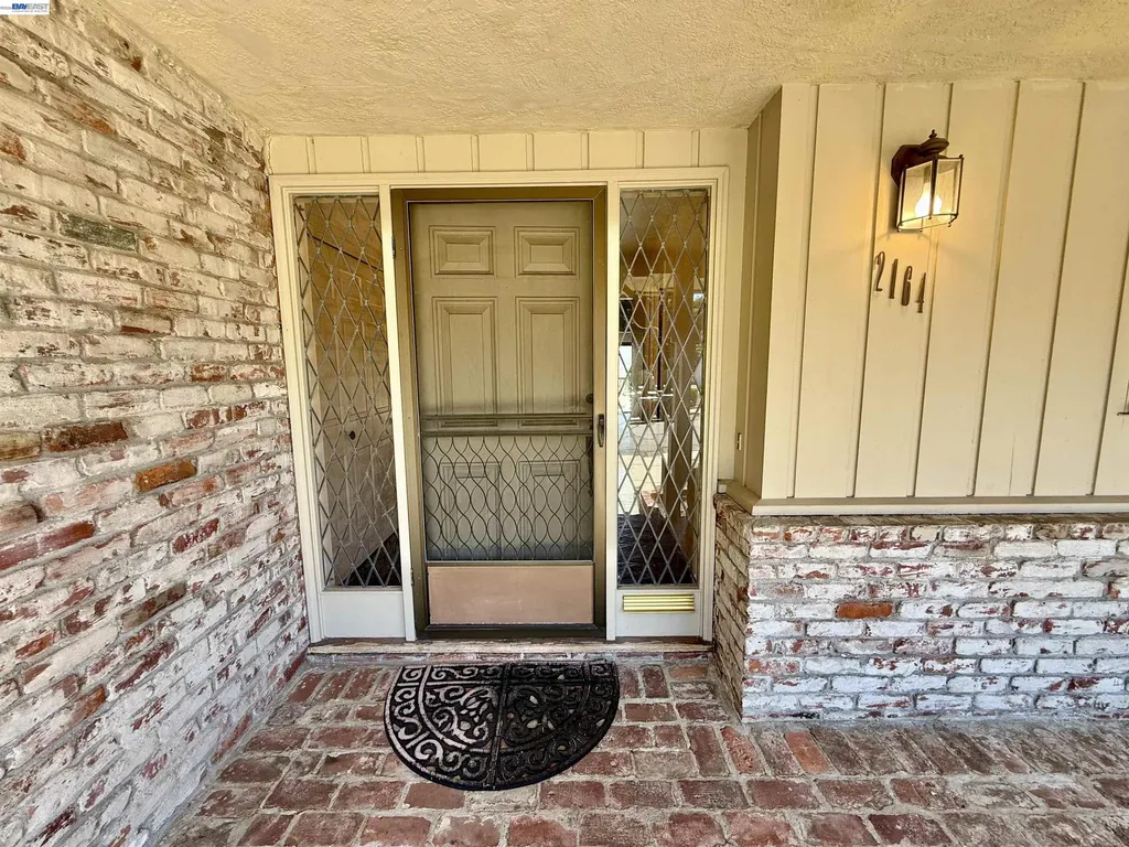2164 Lakeview Drive San Leandro CA 94577