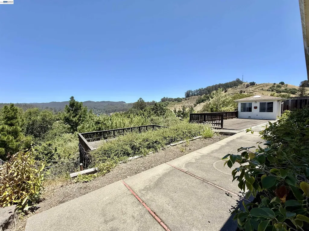 2164 Lakeview Drive San Leandro CA 94577