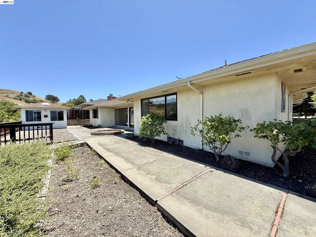 2164 Lakeview Drive San Leandro CA 94577
