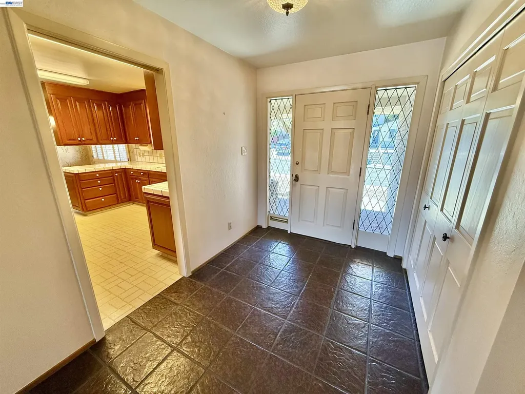 2164 Lakeview Drive San Leandro CA 94577