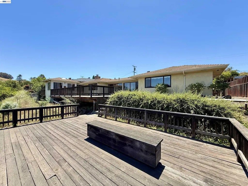2164 Lakeview Drive San Leandro CA 94577