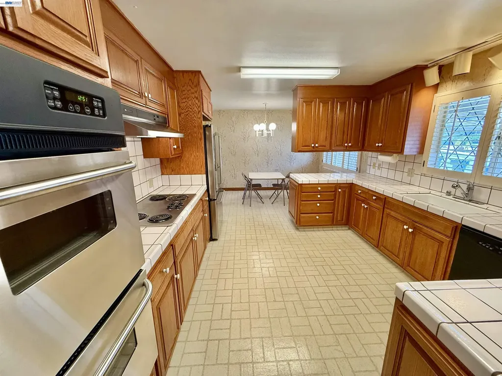 2164 Lakeview Drive San Leandro CA 94577