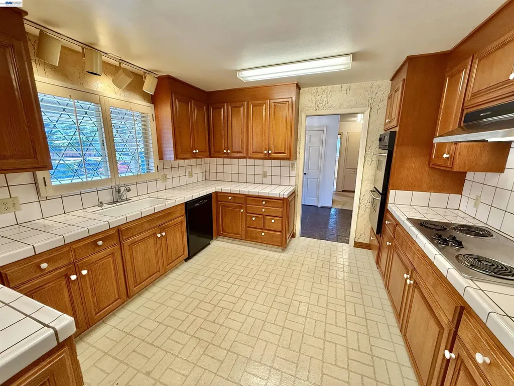 2164 Lakeview Drive San Leandro CA 94577