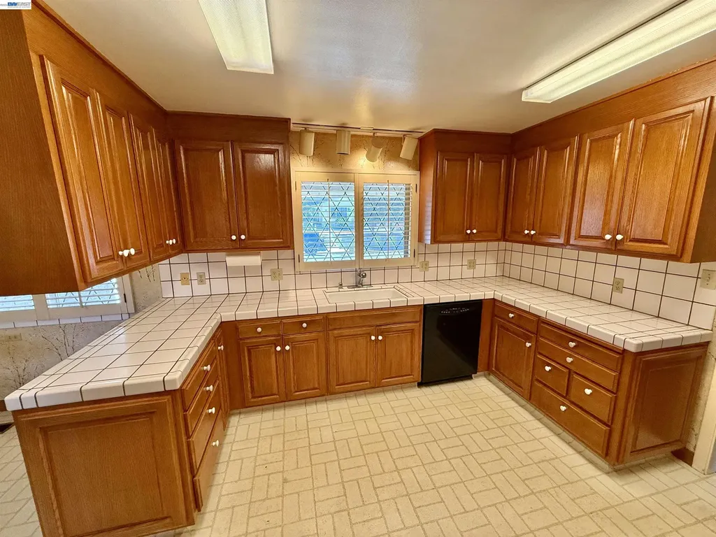 2164 Lakeview Drive San Leandro CA 94577