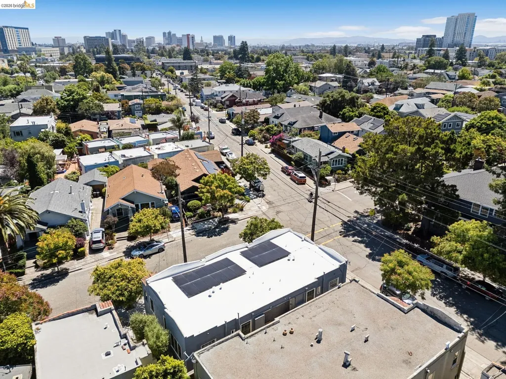 390 43rd Oakland CA 94609