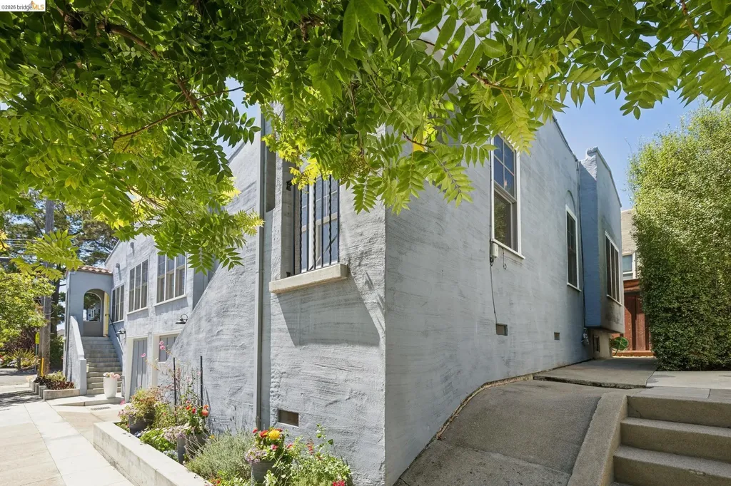 390 43rd Oakland CA 94609