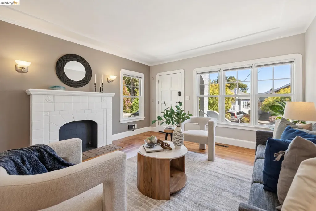 390 43rd Oakland CA 94609