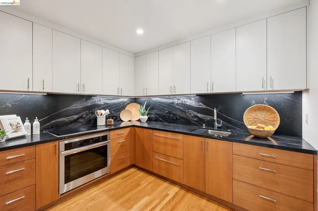390 43rd Oakland CA 94609