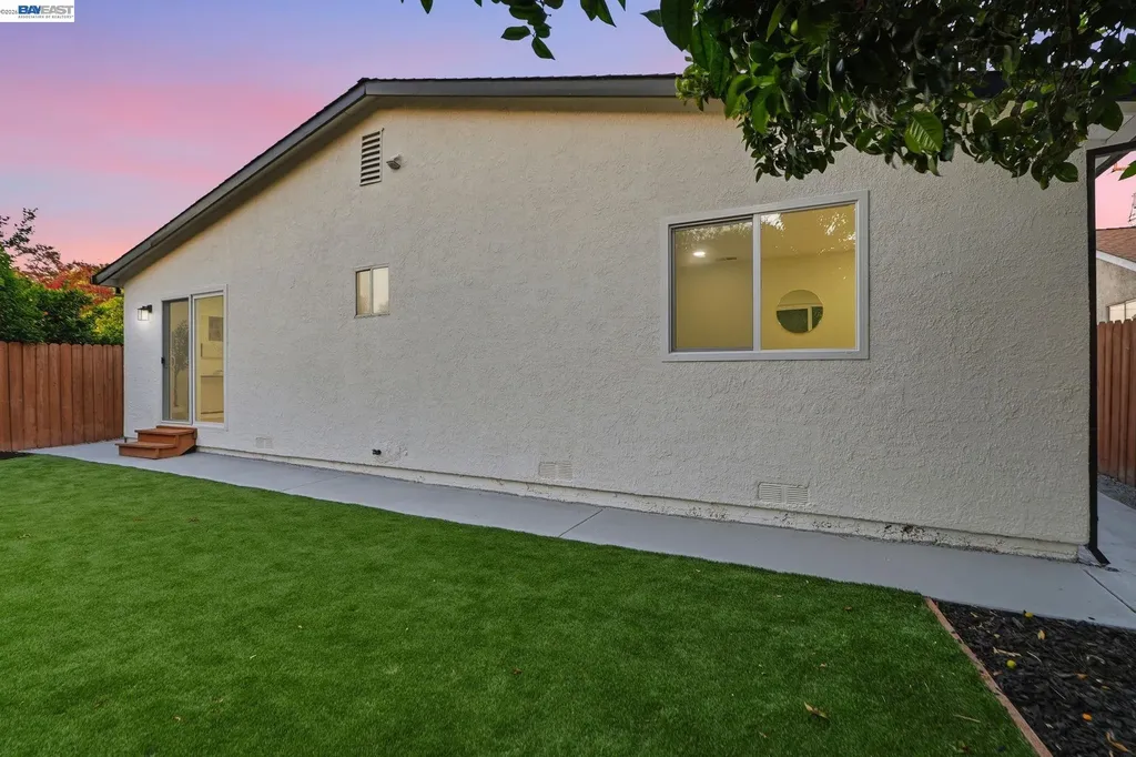 965 Collins Court Hayward CA 94544