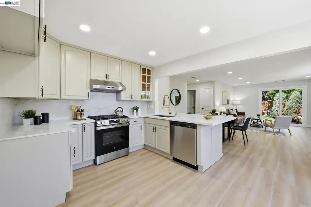 965 Collins Court Hayward CA 94544