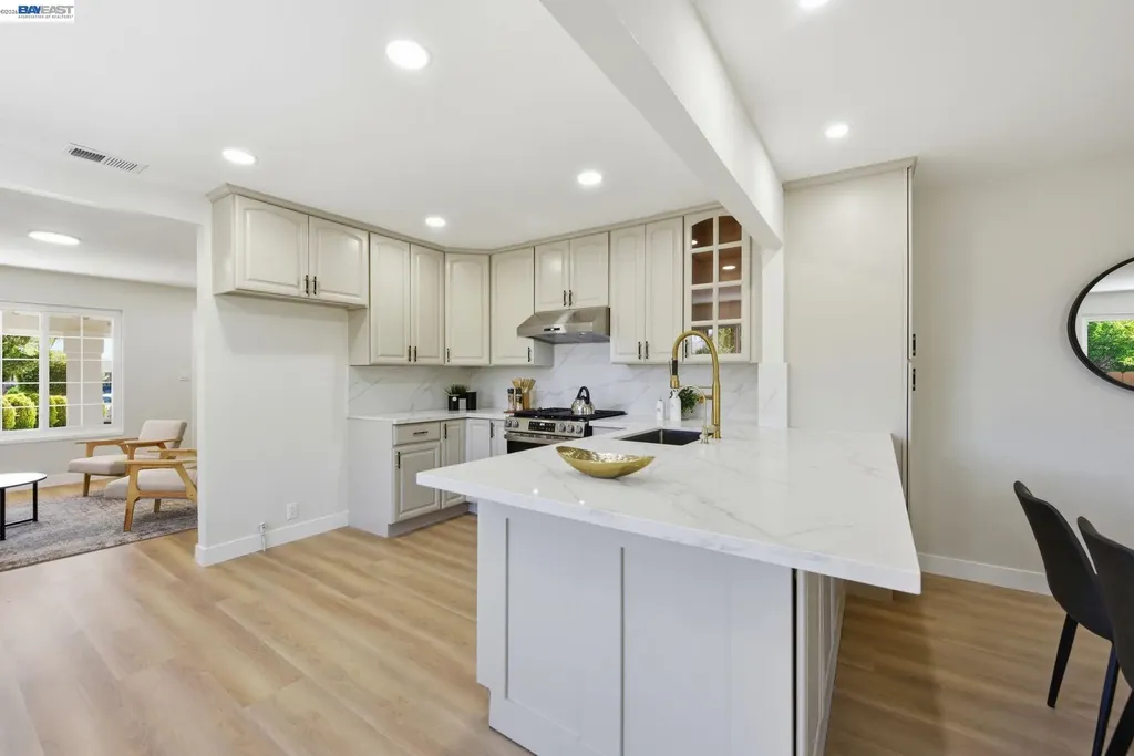 965 Collins Court Hayward CA 94544