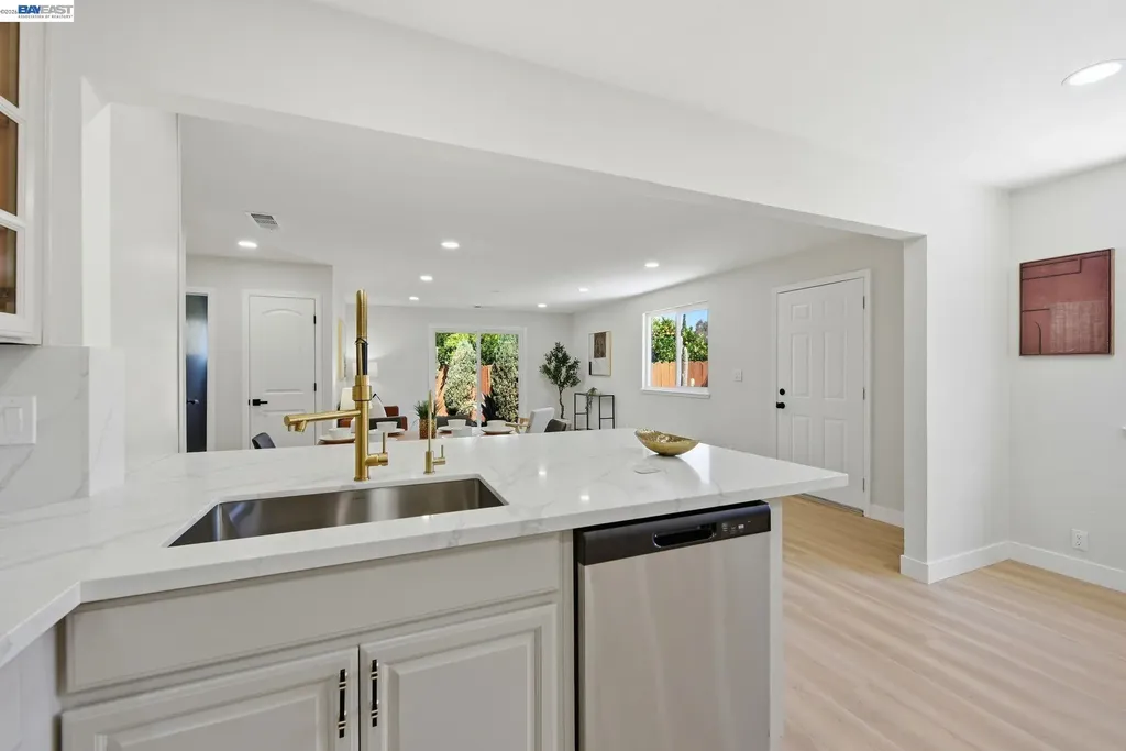 965 Collins Court Hayward CA 94544