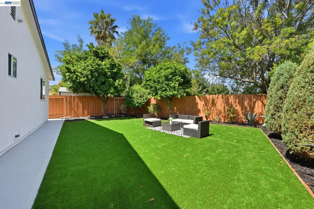 965 Collins Court Hayward CA 94544