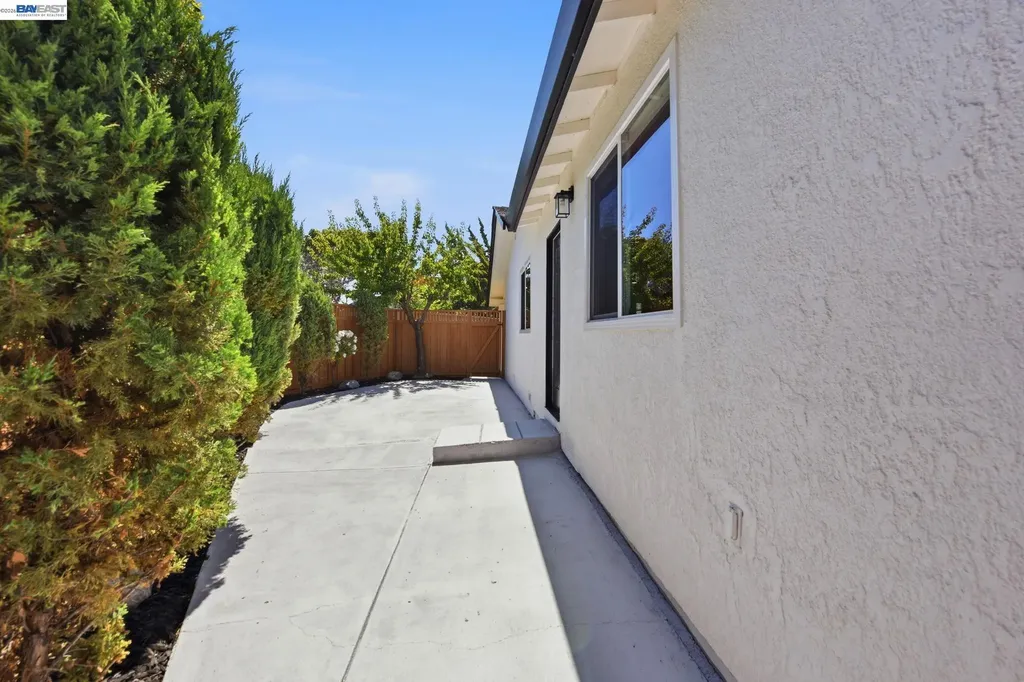 965 Collins Court Hayward CA 94544