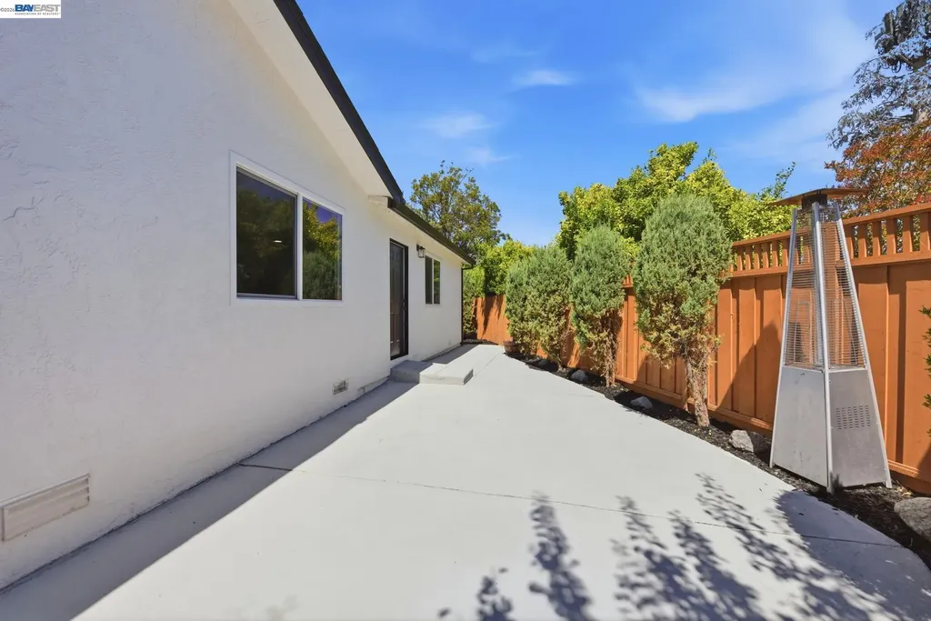 965 Collins Court Hayward CA 94544