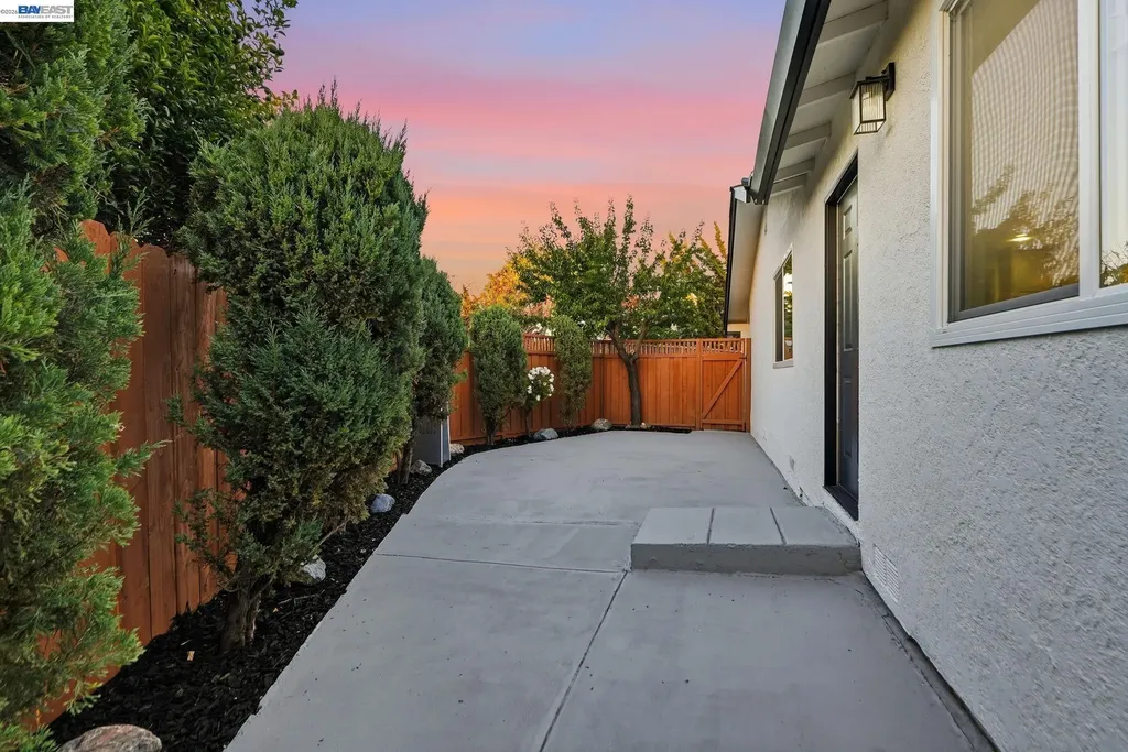 965 Collins Court Hayward CA 94544