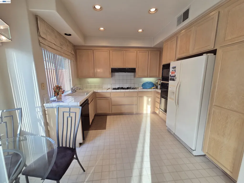 30330 Meridien Circle Union City CA 94587