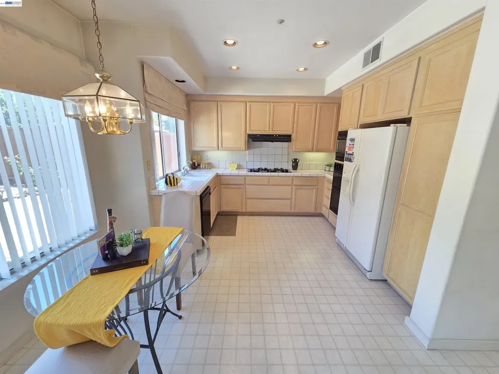 30330 Meridien Circle Union City CA 94587