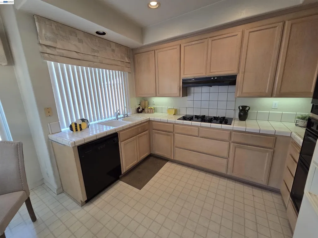 30330 Meridien Circle Union City CA 94587
