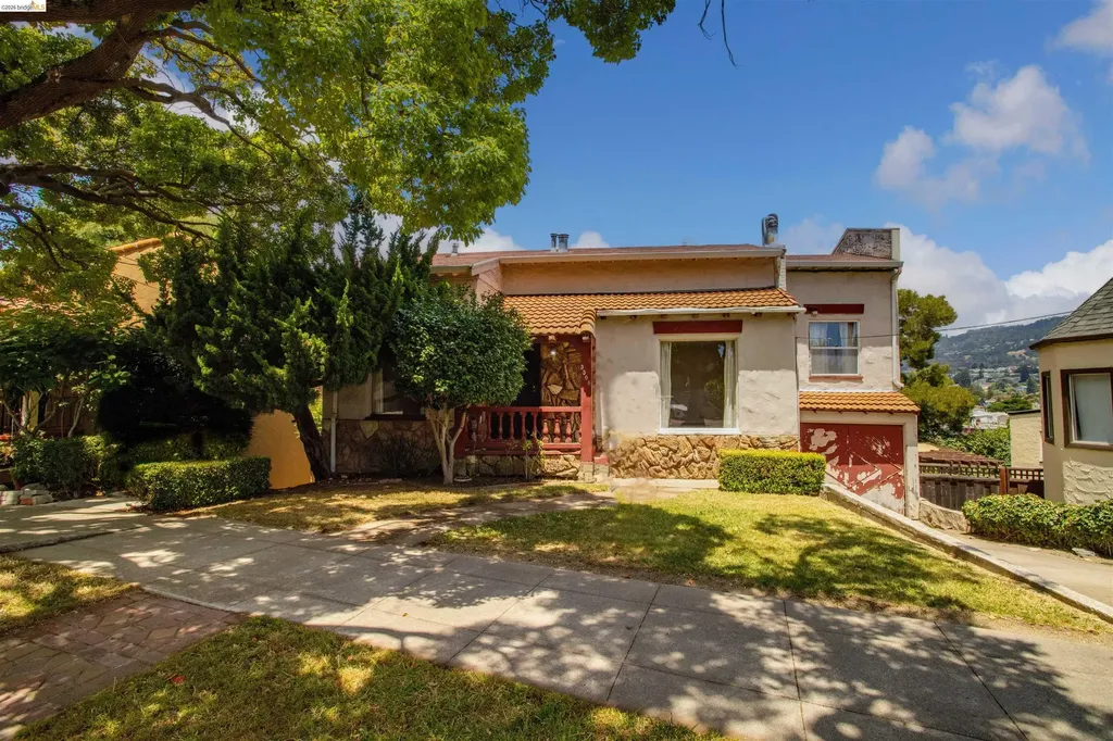 3508 Morcom Avenue Oakland CA 94619