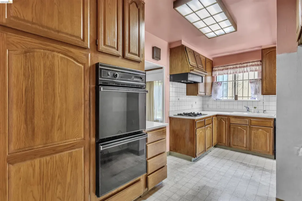3508 Morcom Avenue Oakland CA 94619