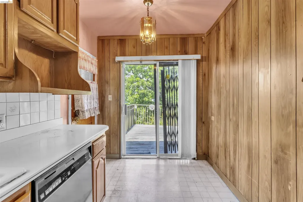 3508 Morcom Avenue Oakland CA 94619