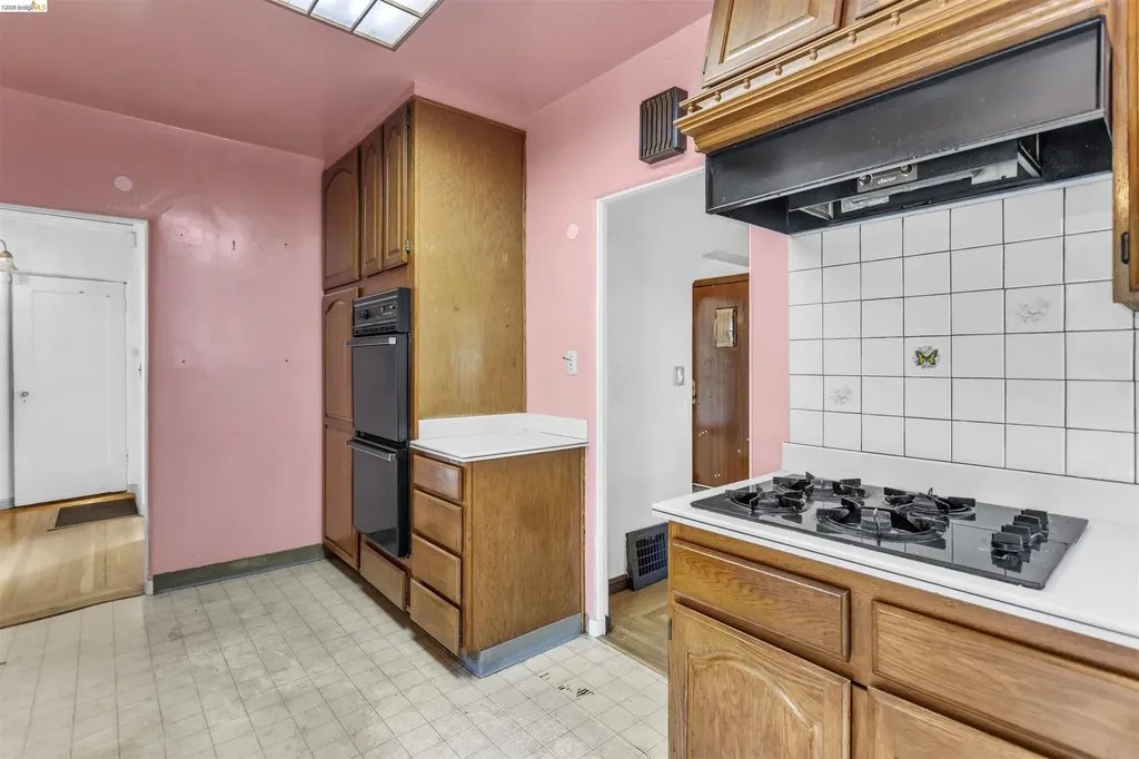 3508 Morcom Avenue Oakland CA 94619
