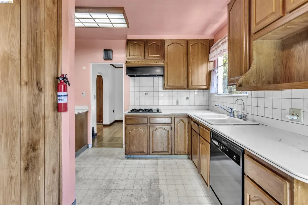 3508 Morcom Avenue Oakland CA 94619