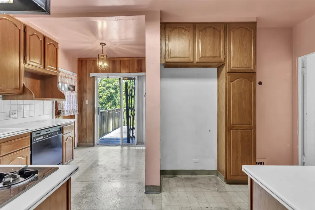 3508 Morcom Avenue Oakland CA 94619