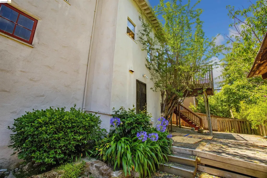 3508 Morcom Avenue Oakland CA 94619
