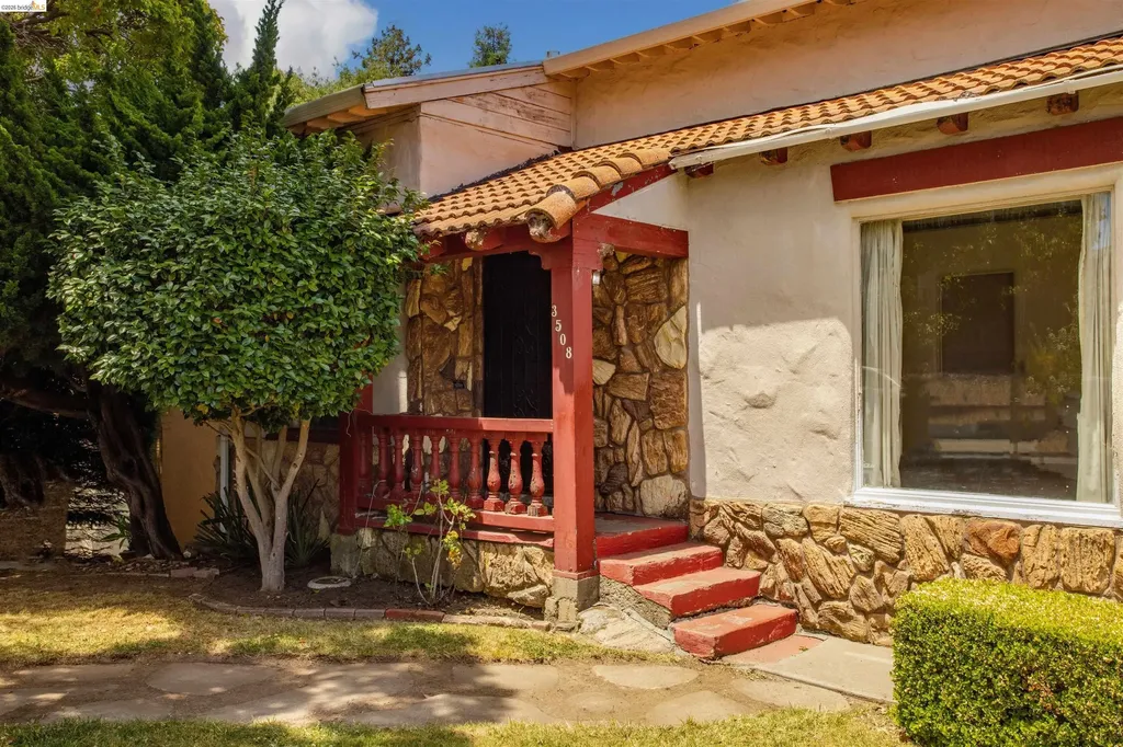 3508 Morcom Avenue Oakland CA 94619