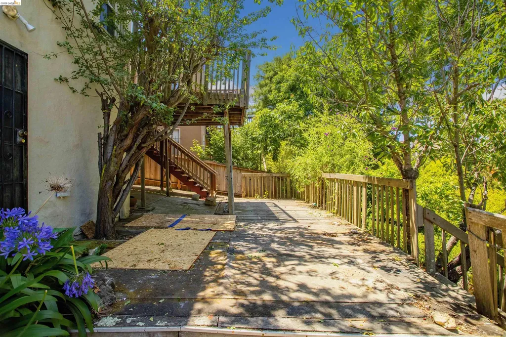 3508 Morcom Avenue Oakland CA 94619